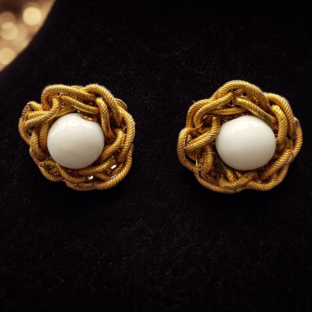 Miriam Haskell Vintage Gold Tone‎ Rope White Glass Cabochon Clip On Earrings